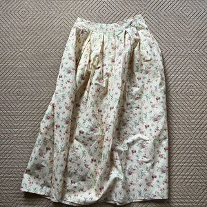 New w/o tags floral Batsheva midi skirt. Size: 2.